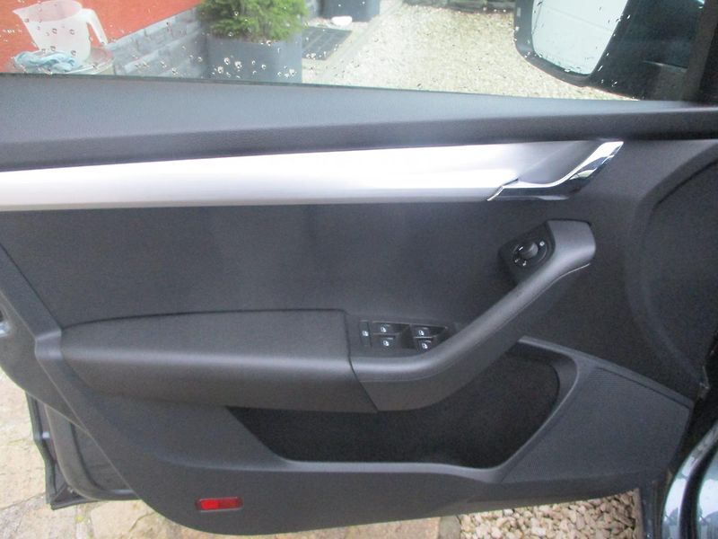 Škoda Octavia 1.6 TDi  - fotka 8 z 31