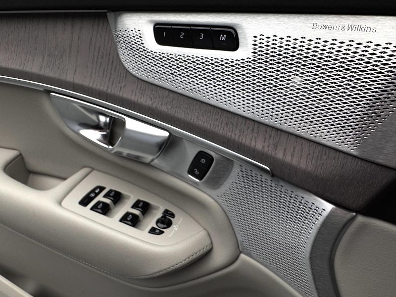 Volvo XC90 (2026) T8 AWD RECHARGE BRIGHT PLUS 7m - fotka 26 z 29