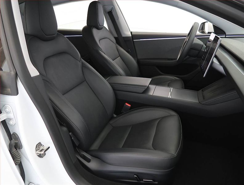 Tesla Model 3 (2023) Standard Range 60kWh, SoH 98% - fotka 9 z 32