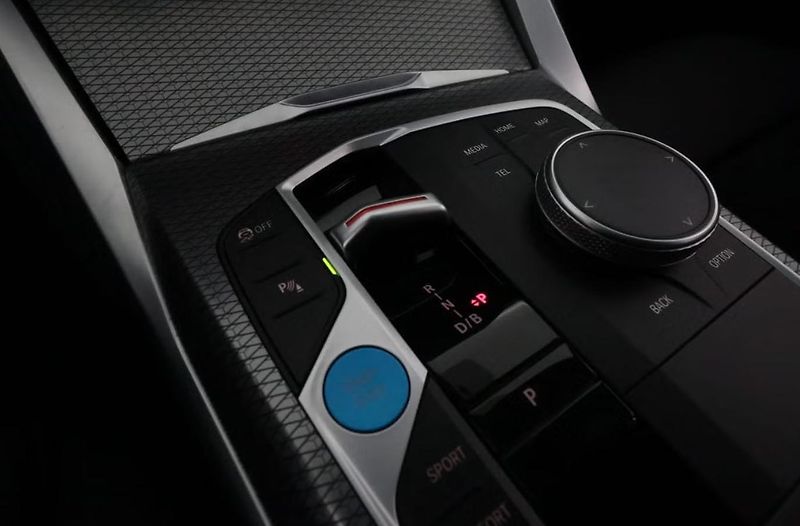 BMW i4 eDrive40 GC Tažné Ambient Kam - fotka 19 z 28