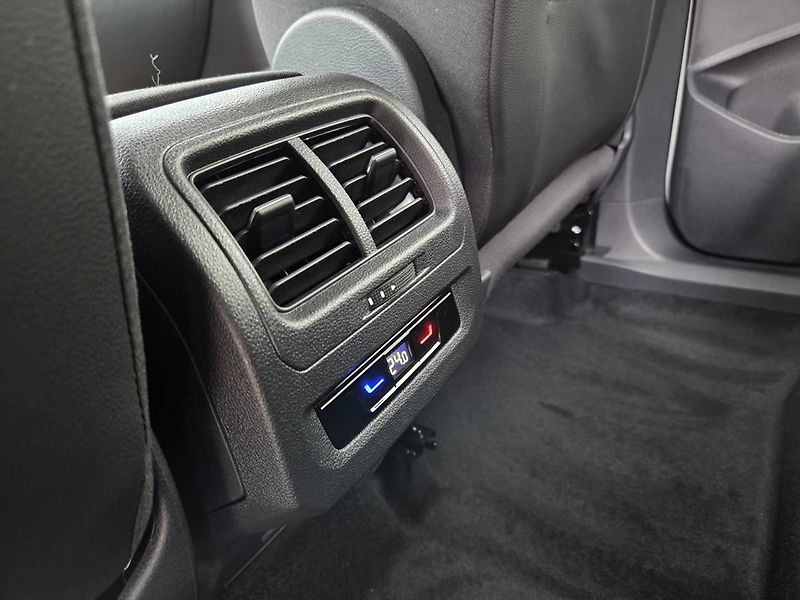 Volkswagen Touran (2026) 1.5 TSI DSG 7míst - fotka 37 z 48