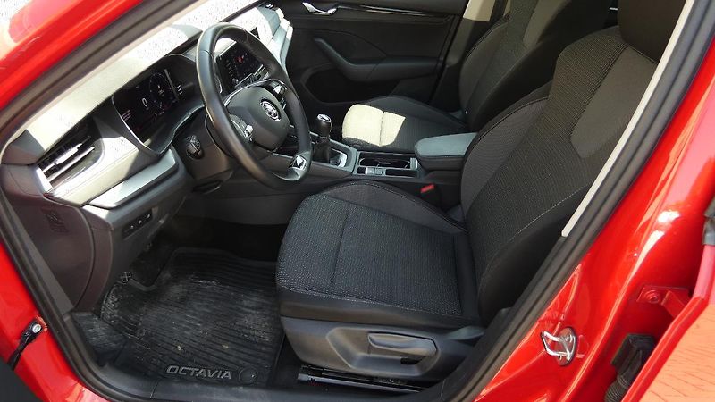 Škoda Octavia Combi 2,0 TDI Ambition - fotka 19 z 23