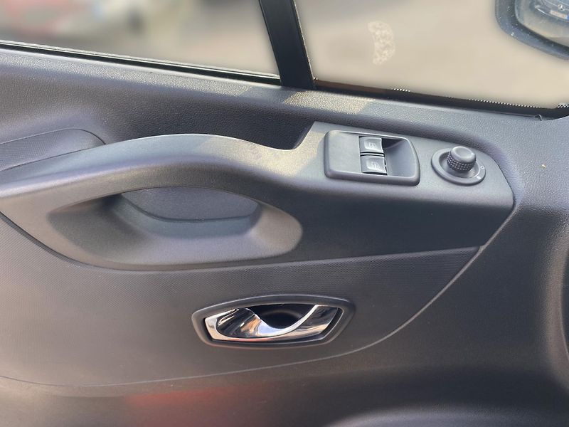 Opel Vivaro 1.6 CDTI 107 kW - fotka 20 z 23