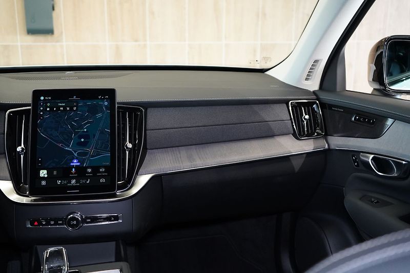 Volvo XC90 T8 PLUS Dark, Vzduch,Ventilace - fotka 50 z 50