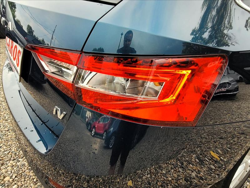 Škoda Superb 1,4 TSI,PHEV,DSG,LED,NAVI,VÝHŘ - fotka 45 z 50