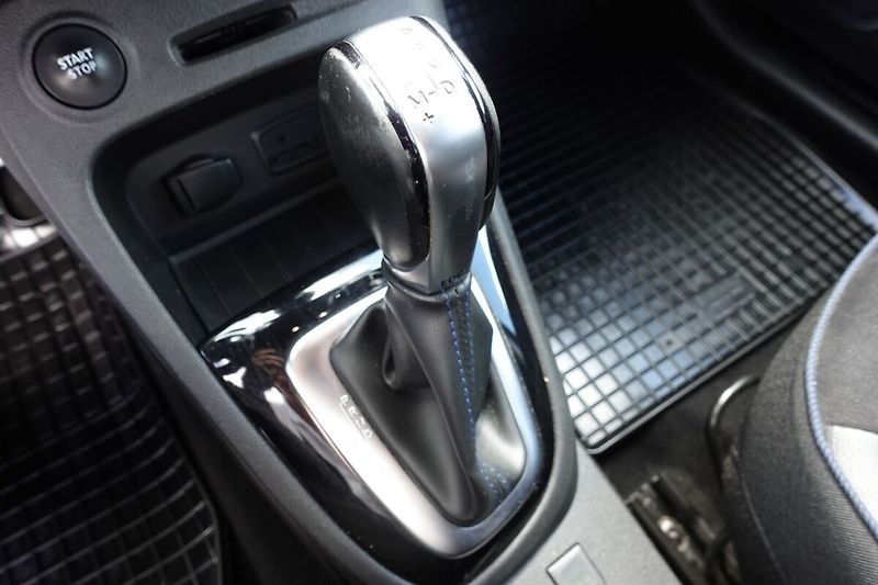 Renault Captur 1,3TCe 110kW Automat - fotka 19 z 30