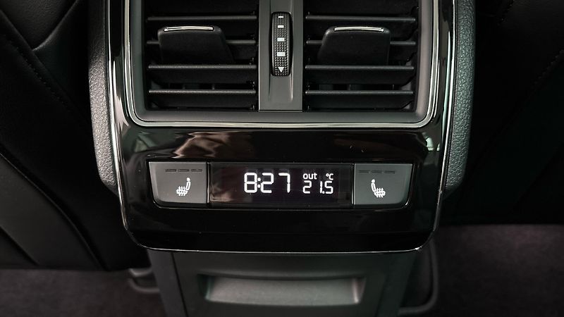 Škoda Superb 2.0 TDI DSG 4x4 L&K Combi - fotka 23 z 34