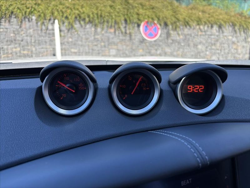 Nissan 370 Z 3,7 i Premium 1.ČR TOP STAV - fotka 33 z 49