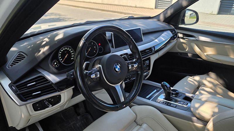 BMW X5 (2017) Prodám BMW X5 xDrive 30d - fotka 19 z 30