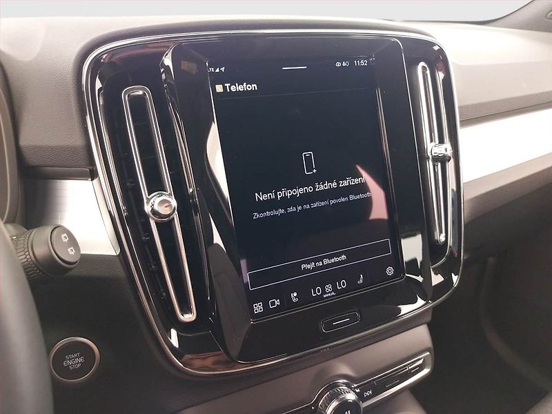 Volvo XC40 (2024) B4 - fotka 18 z 24