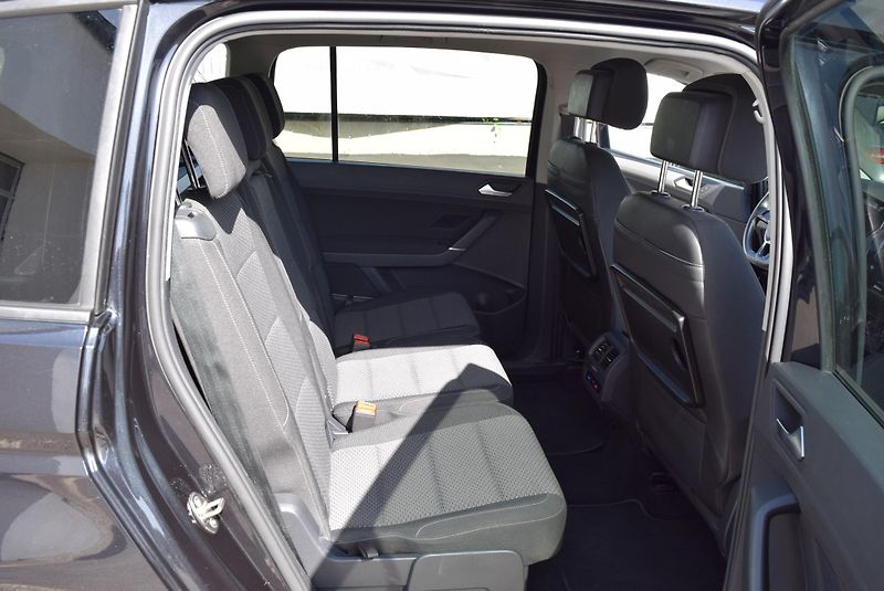 Volkswagen Touran (2016) 2.0TDI 110kw 7MÍST CLBMT OPS  - fotka 37 z 50
