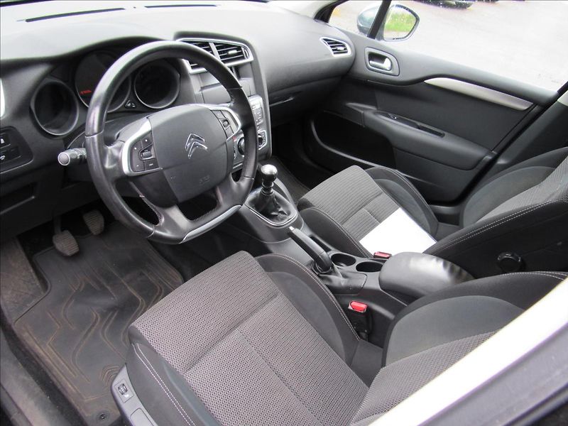 Citroën C4 1,2 96kW - fotka 9 z 29