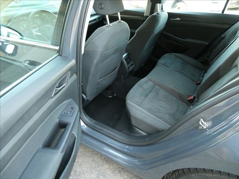 Volkswagen Golf 1,5 TSi 110kW Style,2xkola,DPH - fotka 20 z 47