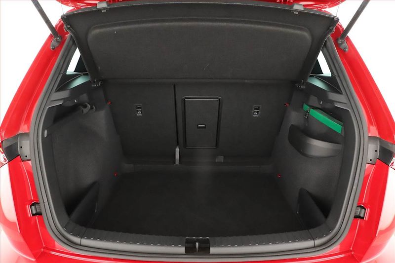 Škoda Karoq (2023) Sportline 1.5 TSI - fotka 19 z 20