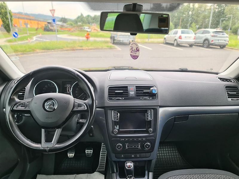 Škoda Yeti (2015) 2.0 TDi 103-KW 4x4 ADV OLOMOUC - fotka 24 z 76