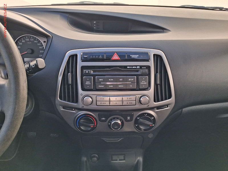 Hyundai i20 (2014) 1.2 i, Fifa WorldCup, AC, - fotka 12 z 15