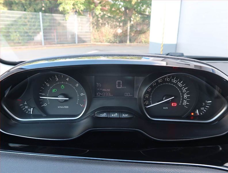 Peugeot 208 (2016) 1.2 PureTech, ČR,1.maj - fotka 11 z 18