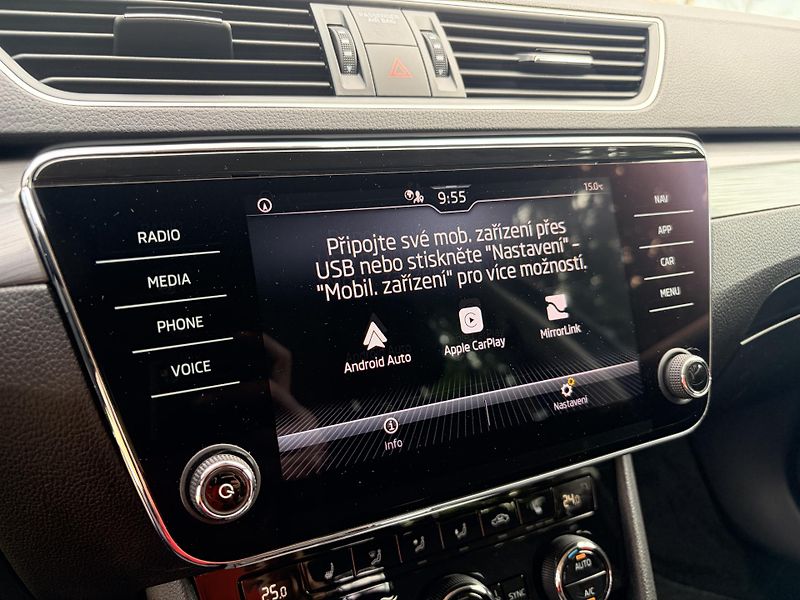 Škoda Superb 2.0TDI 147KW DSG MATRIX 4x4 - fotka 30 z 44