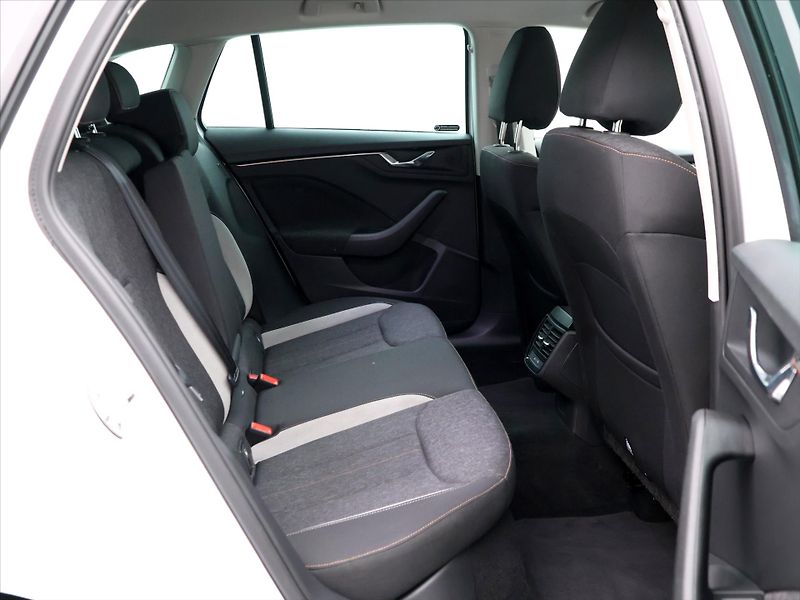 Škoda Scala 1,0 TSI 81kW Style DSG CZ - fotka 13 z 30
