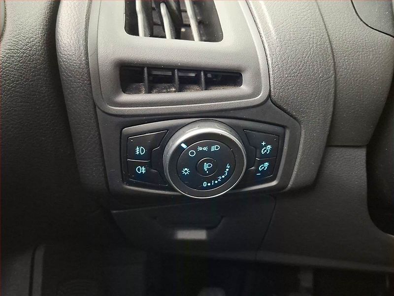 Ford Focus (2017) 1.6 i, ČR,1.maj - fotka 16 z 17
