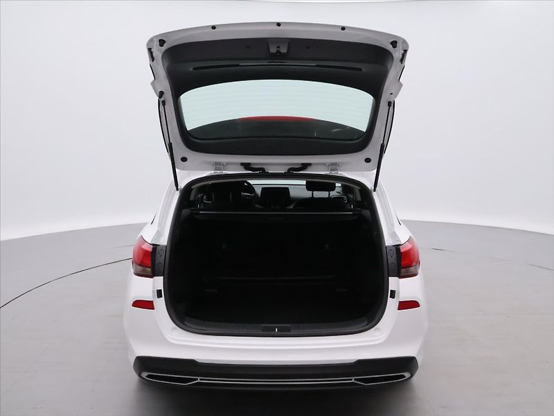 Hyundai i30 1,5 i Comfort Family CZ 2.Maj - fotka 9 z 31