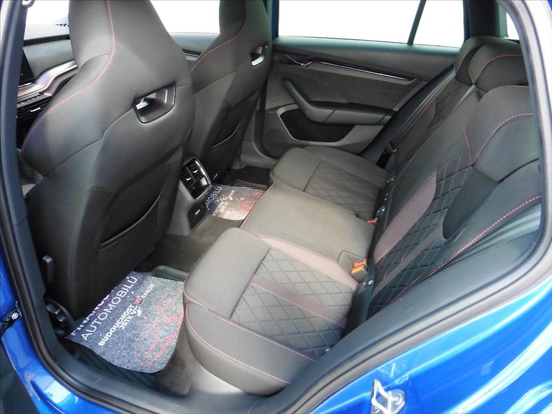 Škoda Octavia 2,0 TDi IV RS Combi DSG - fotka 9 z 20