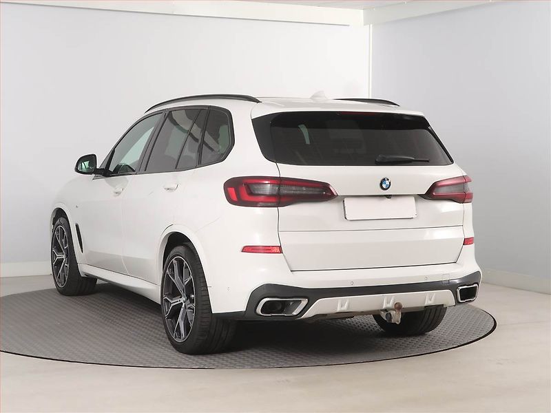 BMW X5 (2022) xDrive30d - fotka 4 z 21