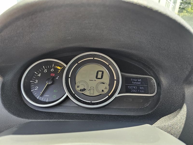 Renault Mégane (2012) 1.6i - fotka 11 z 17