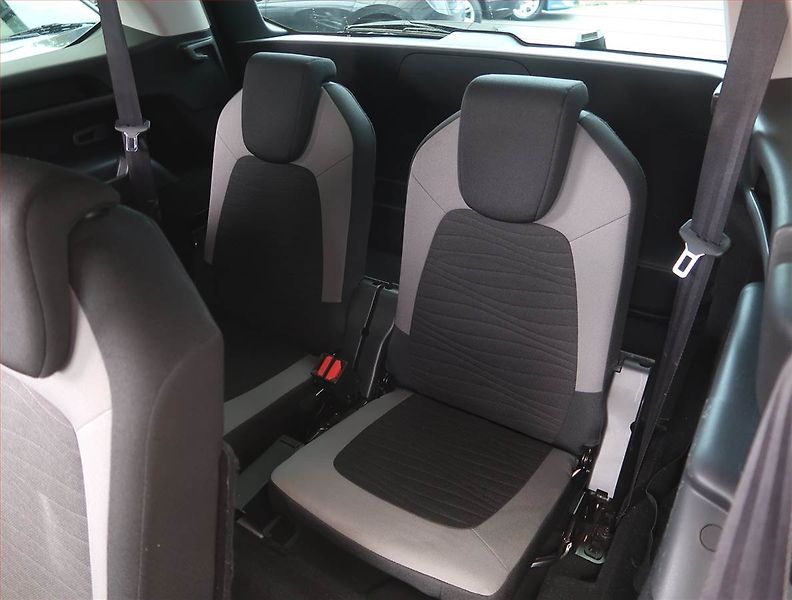 Citroën C4 Picasso (2016) 1.6 BlueHDi, 7 míst - fotka 16 z 18