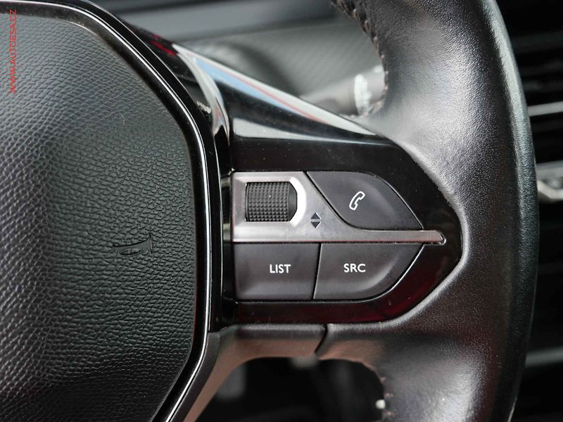 Peugeot 2008 (2020) 1.5 HDi, Active, navi, kamera - fotka 12 z 23