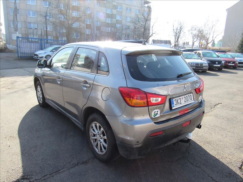 Mitsubishi ASX 1,8 Di-D 110kW 4x4 - fotka 4 z 27