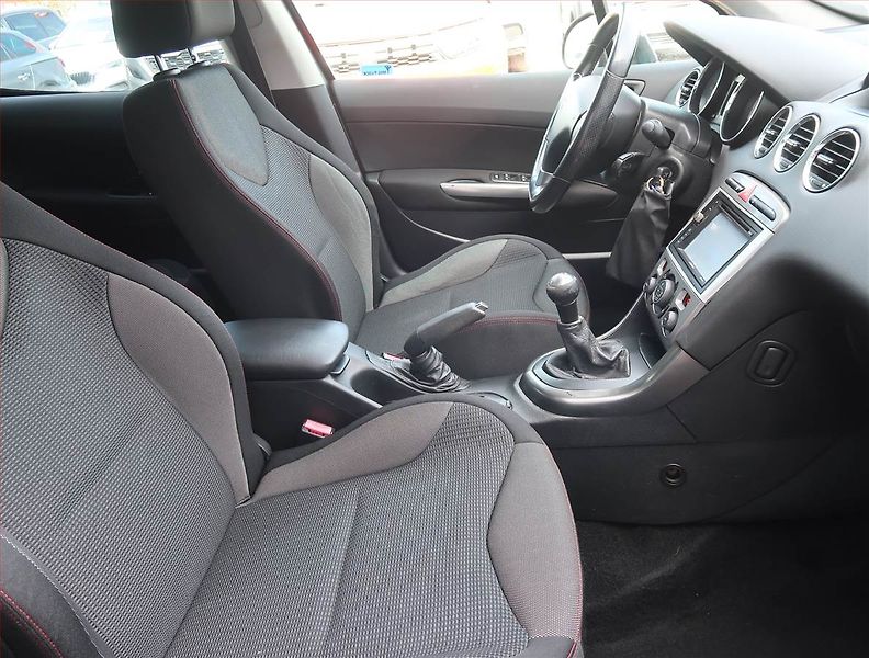 Peugeot 308 (2011) 1.6 HDi, nová STK - fotka 9 z 13