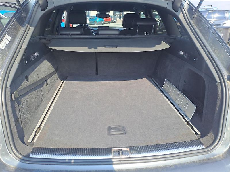 Audi A6 Avant 3,0 TDI QUATTRO S line A - fotka 19 z 20