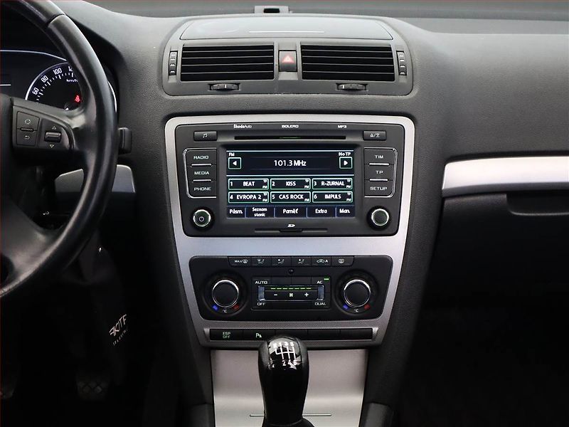 Škoda Octavia (2009) Elegance 1.4 TSI, po STK - fotka 9 z 12