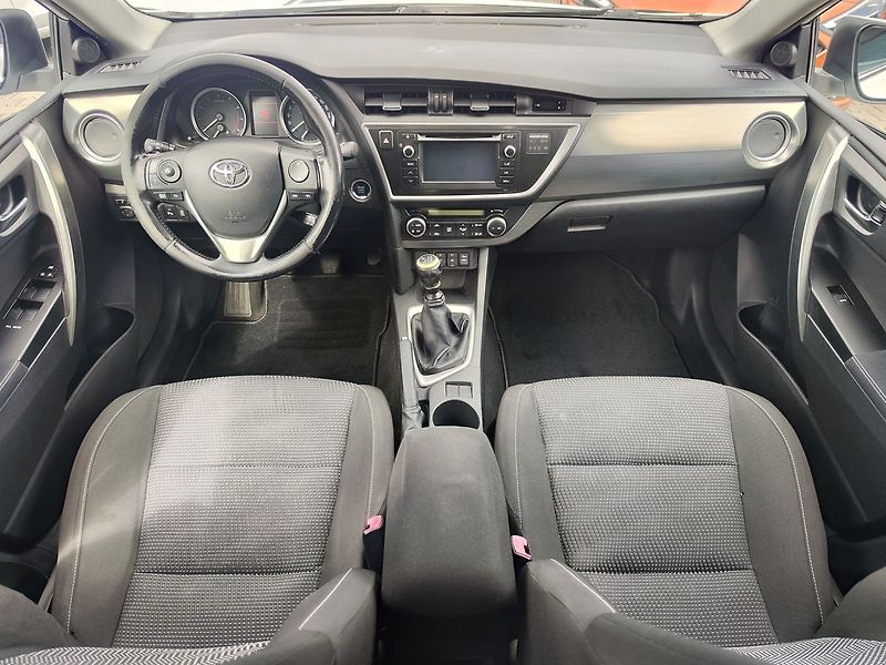 Toyota Auris 1.33 Dual VVT-i/73kW Active - fotka 12 z 28