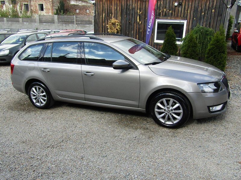 Škoda Octavia (2014) 1.6 TDI 77kW - fotka 8 z 40