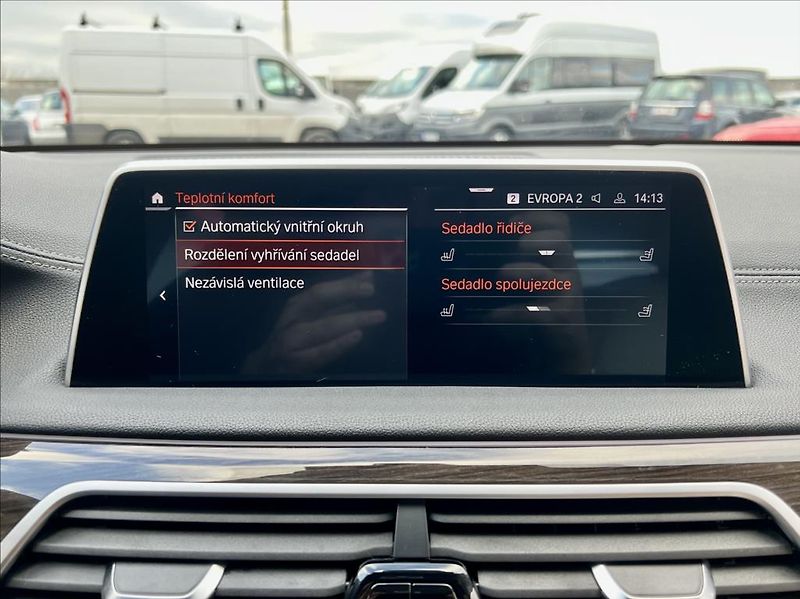 BMW Řada 7 3,0 730d xDrive záruka 2027 - fotka 36 z 61