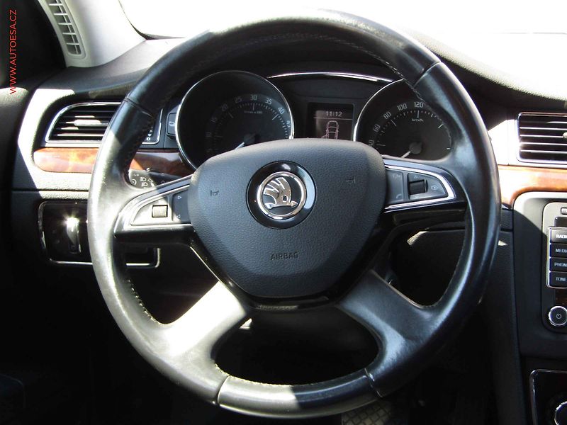 Škoda Superb (2014) 2.0TDi, Elegance, DSG, navi - fotka 11 z 23