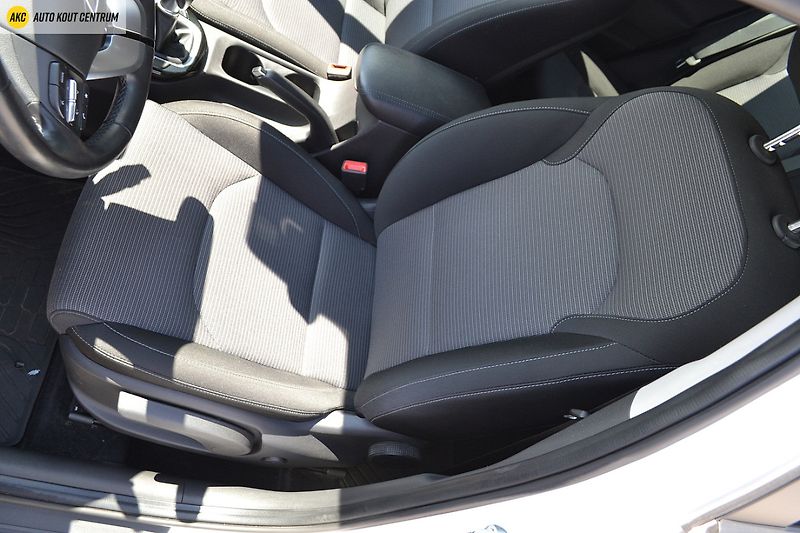 Hyundai i30 WG 1,5I MT SMART FAMILY NAVI - fotka 19 z 43