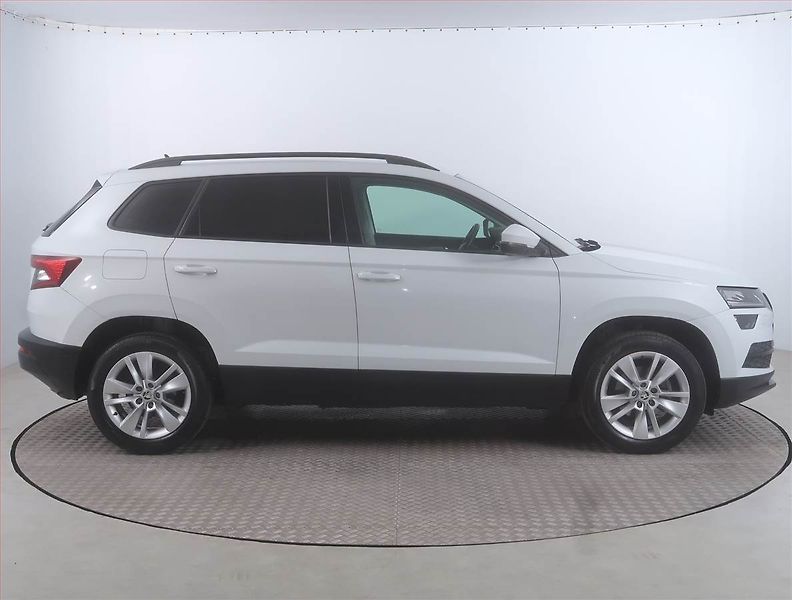 Škoda Karoq (2020) 1.6 TDI, Navi, Tempomat - fotka 6 z 15
