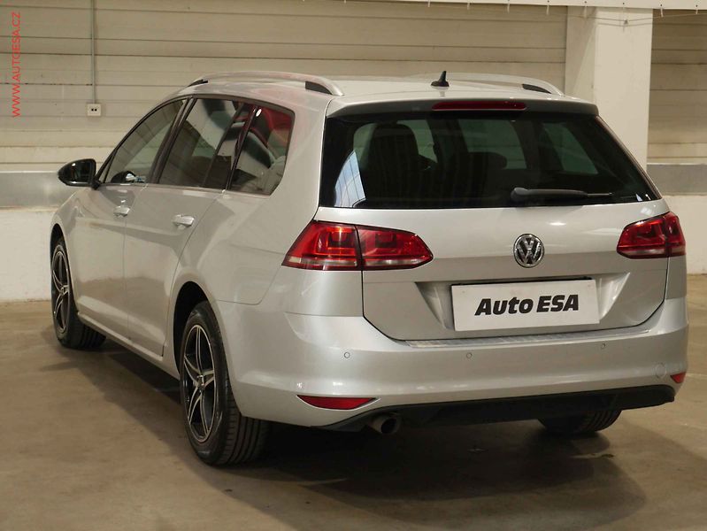 Volkswagen Golf (2015) 1.6TDI, ČR, navi, autoAC - fotka 4 z 19