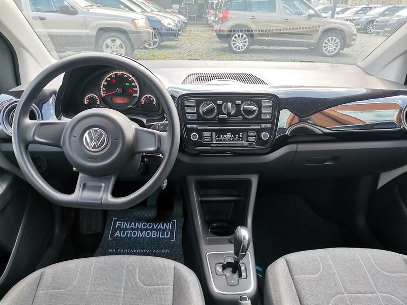 Volkswagen up! (2014) 1.0MPi 44kw Automat PDC ČR - fotka 11 z 27