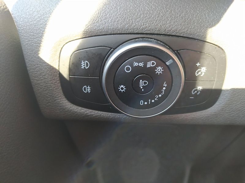 Ford Tourneo Custom (2022) 2,0 EcoBlue 110kW/150k L2 TITA - fotka 16 z 16