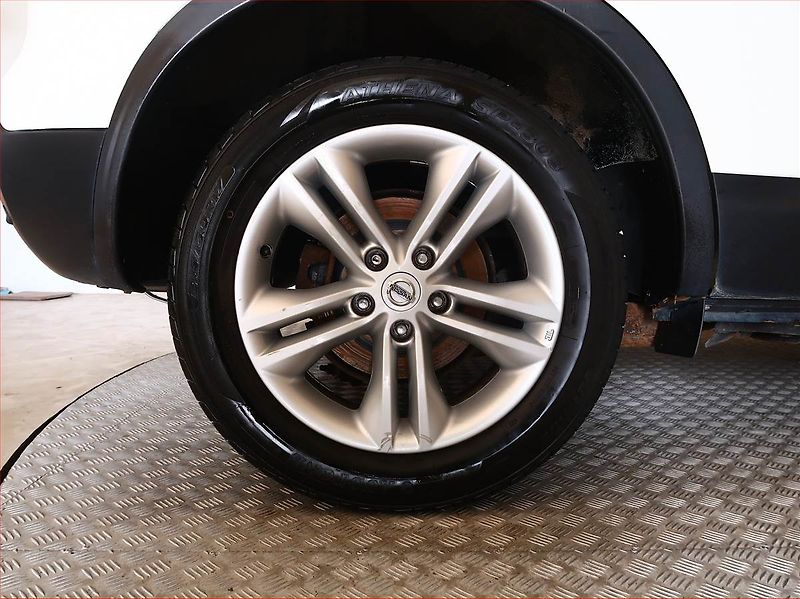 Nissan Qashqai (2010) 1.6, Tempomat, Park. senzory - fotka 14 z 14