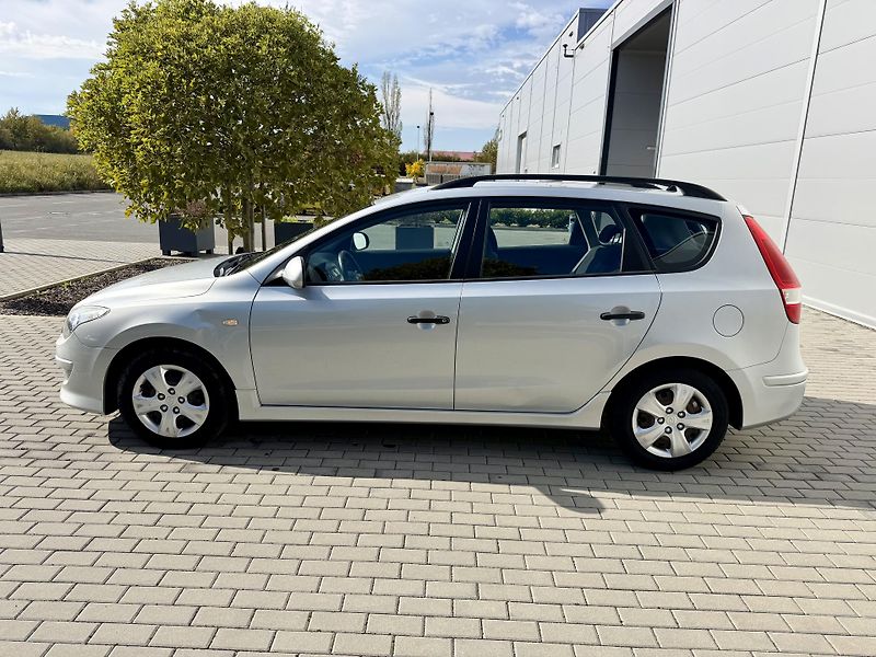 Hyundai i30 (2011) 1.6 CRDi AUTOMATICKÁ KLIMA - fotka 5 z 16