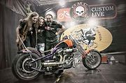 Vítězové druhého ročníku stavitelské soutěže Custom Live 2014 - Bartcycles Moto Design v čele s Franiškem Bártíkem (vpravo)