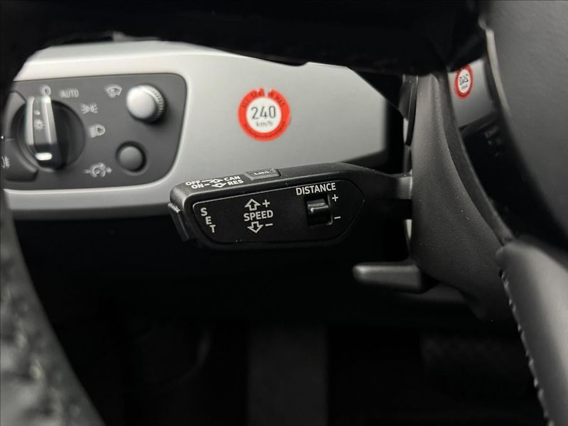 Audi A5 2,0 140kW AT 4X4 HUD DPH NAVI - fotka 12 z 56
