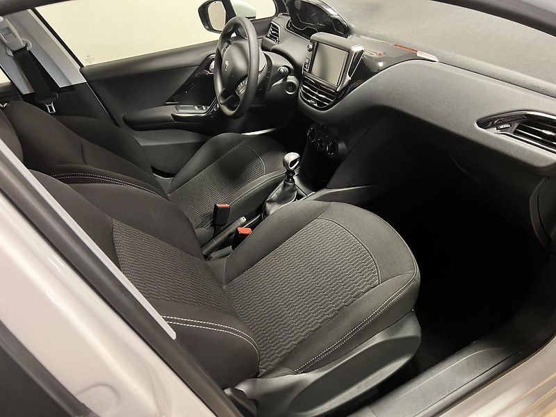 Peugeot 208 (2019) Active 1.5 Bluehdi 1 MAJ ČR - fotka 18 z 25