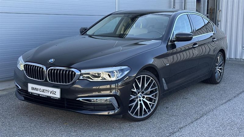 BMW Řada 5 540xi LuxuryLine ČR 1.majitel - fotka 1 z 20