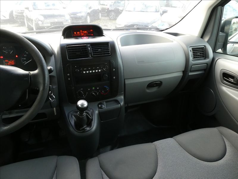 Peugeot Expert Tepee 2,0 HDi 94kW 9.míst L2, 2xkola - fotka 23 z 41